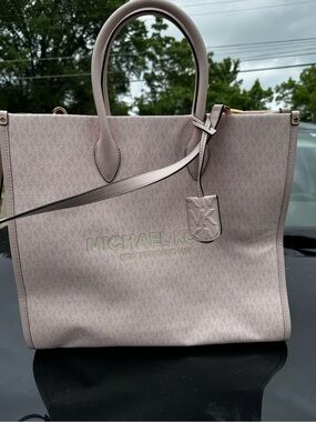 Michael Kors Large Tote in Blush Pink